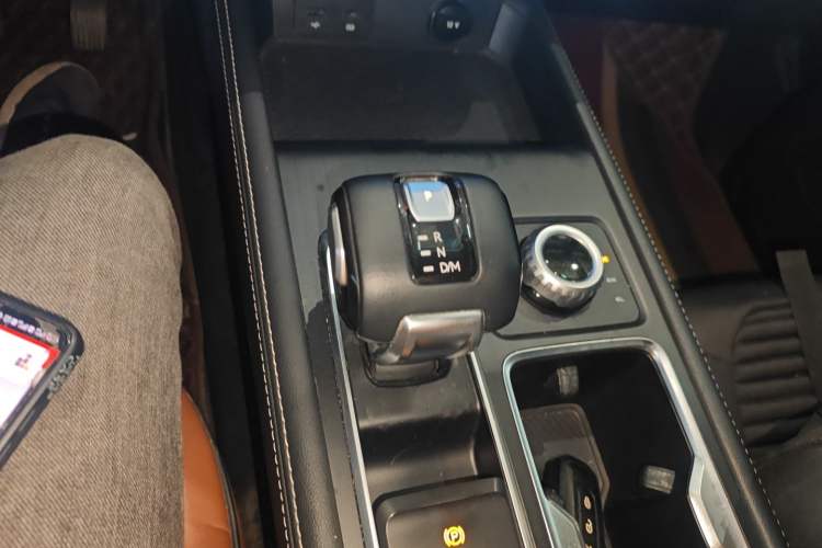Used JMC DaDao 2023 All-Win 2.3T Diesel Automatic 4x4 Long-Wheelbase Comfort Edition Gear Lever