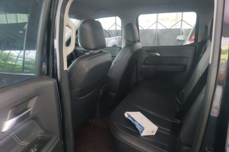 Used JMC DaDao 2023 All-Win 2.3T Diesel Automatic 4x4 Long-Wheelbase Comfort Edition Interior 4