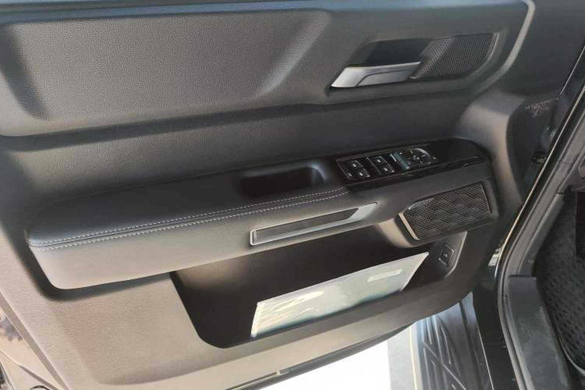 Used JMC DaDao 2023 Pursuer 2.3T Diesel Automatic 4x4 Standard-Wheel Prestige Model Interior 7
