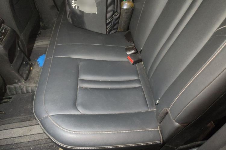 Used JMC DaDao 2023 All-Purpose Model 2.3T Diesel Automatic 4x4 Standard-Wheel Comfort Edition Left Rear Seat