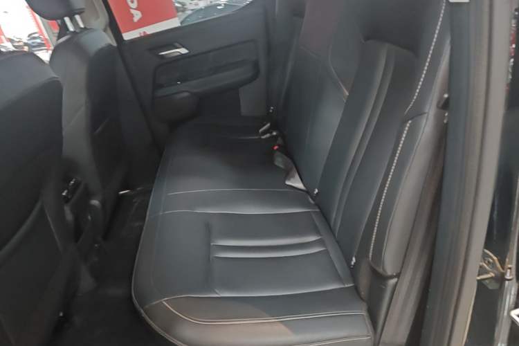 Used JMC DaDao 2023 All-rounder 2.3T Diesel Automatic 2WD Long-Wheelbase Comfort Edition Left Rear Seat