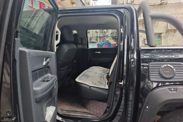 Used JMC DaDao 2023 All-Purpose Model 2.3T Diesel Automatic Two-Wheel Drive Standard Wheelbase Comfort Edition Left Rear Seat