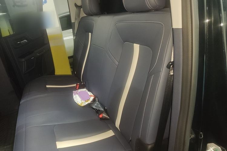 Used JMC DaDao 2023 Pursuer 2.3T Diesel Automatic 4x4 Standard-Wheel Supreme Edition Left Rear Seat