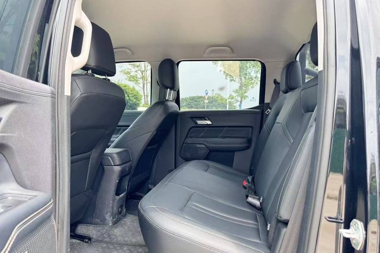 Used JMC DaDao 2023 All-Purpose 2.3T Diesel Manual Two-Wheel Drive Long-Wheelbase Comfort Edition Left Rear Seat
