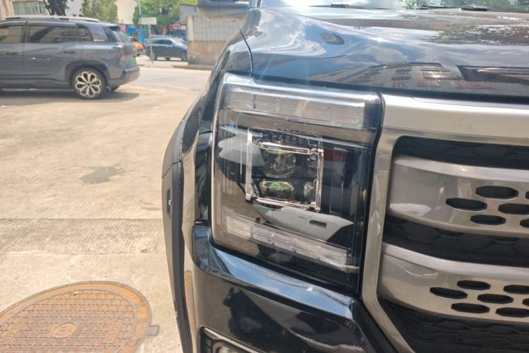 Used JMC DaDao 2023 All-Purpose Model 2.3T Diesel Automatic Two-Wheel Drive Standard Wheelbase Comfort Edition Right Front Headlight
