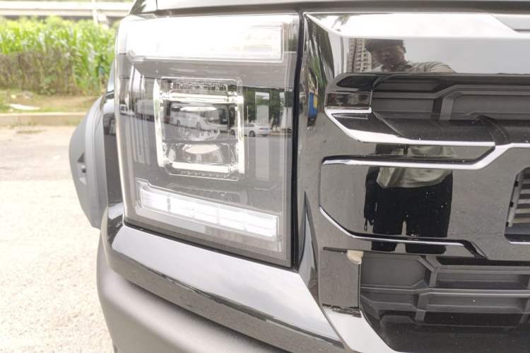Used JMC DaDao 2023 Fly-Jiang 2.3T Diesel Automatic 4x4 Boundaryless Model Right Front Headlight