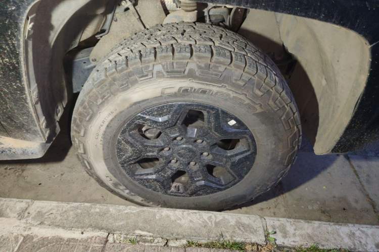 Used JMC DaDao 2023 All-Purpose Model 2.3T Diesel Automatic 4x4 Standard-Wheel Comfort Edition Right Front Wheel Hub