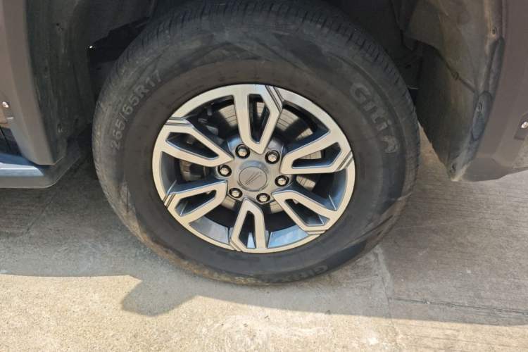 Used JMC DaDao 2023 All-Purpose Model 2.3T Diesel Automatic Two-Wheel Drive Standard Wheelbase Comfort Edition Right Front Wheel Hub