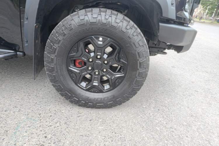 Used JMC DaDao 2023 Fly-Jiang 2.3T Diesel Automatic 4x4 Boundaryless Model Right Front Wheel Hub