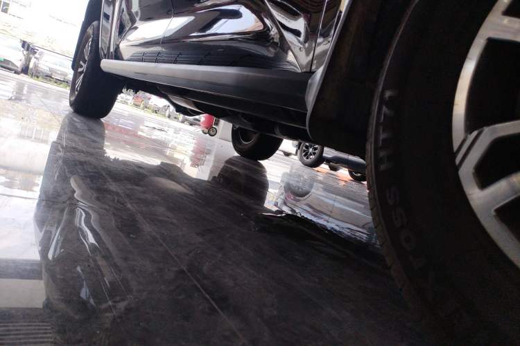 Used JMC DaDao 2023 All-Purpose 2.3T Diesel Manual Two-Wheel Drive Long-Wheelbase Comfort Edition Right Side Sill