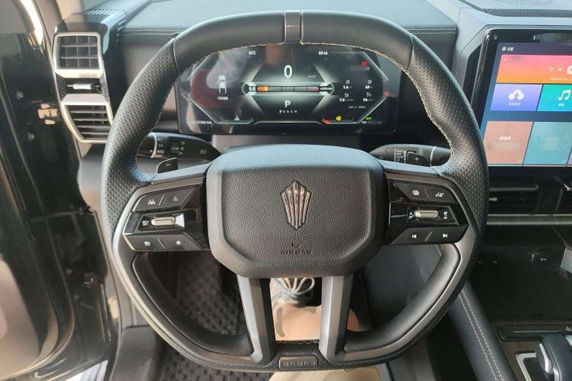 Used JMC DaDao 2023 Pursuer 2.3T Diesel Automatic 4x4 Standard-Wheel Prestige Model Steering Wheel