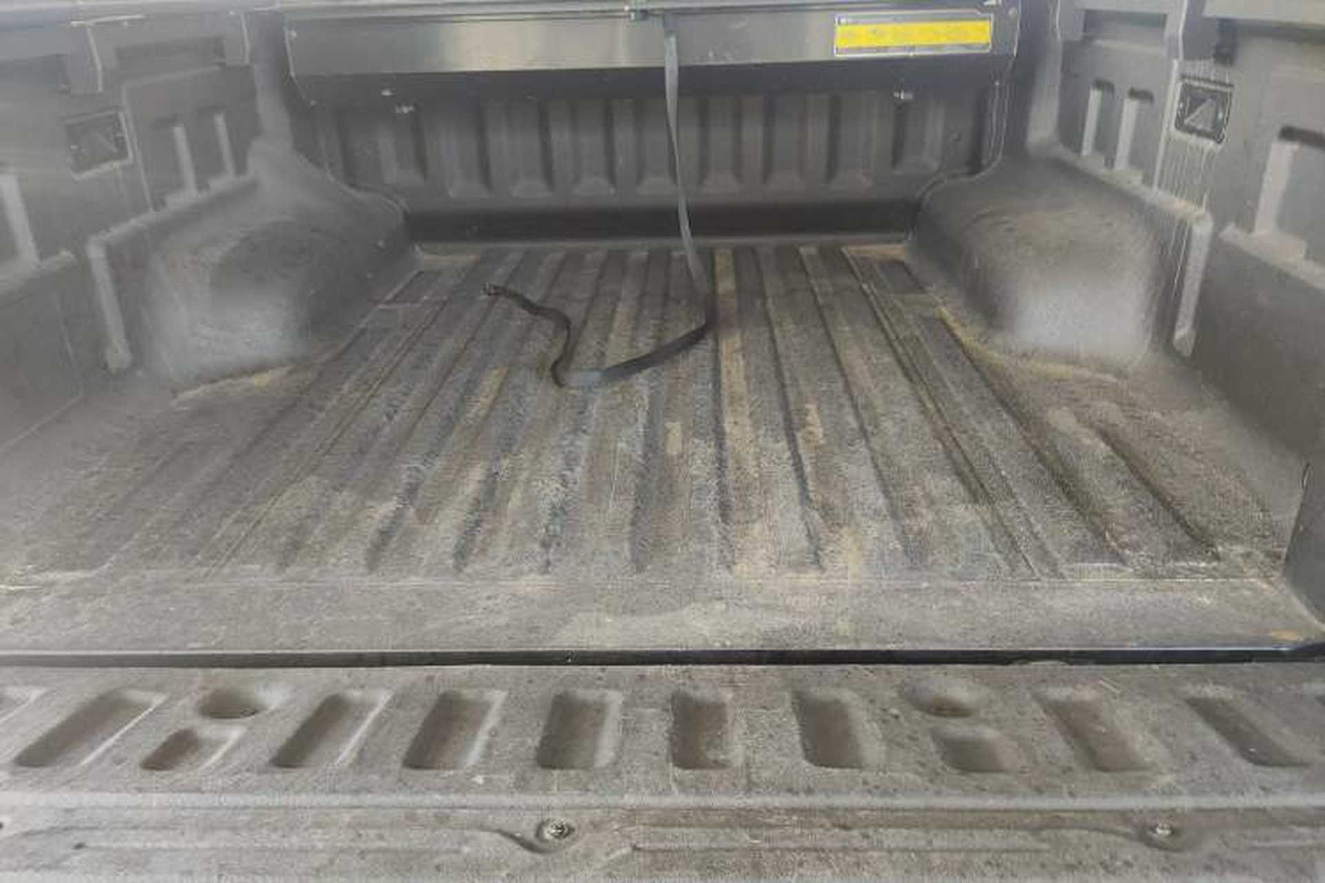 Used JMC DaDao 2023 Pursuer 2.3T Diesel Automatic 4x4 Standard-Wheel Prestige Model Trunk