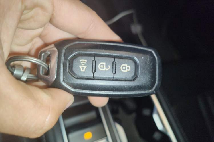 Used JMC DaDao 2023 All-Purpose Model 2.3T Diesel Automatic 4x4 Standard-Wheel Comfort Edition Vehicle Key