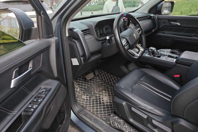 Used JMC DaDao 2023 All-Win 2.3T Diesel Automatic 4x4 Long-Wheelbase Comfort Edition Driver Seat