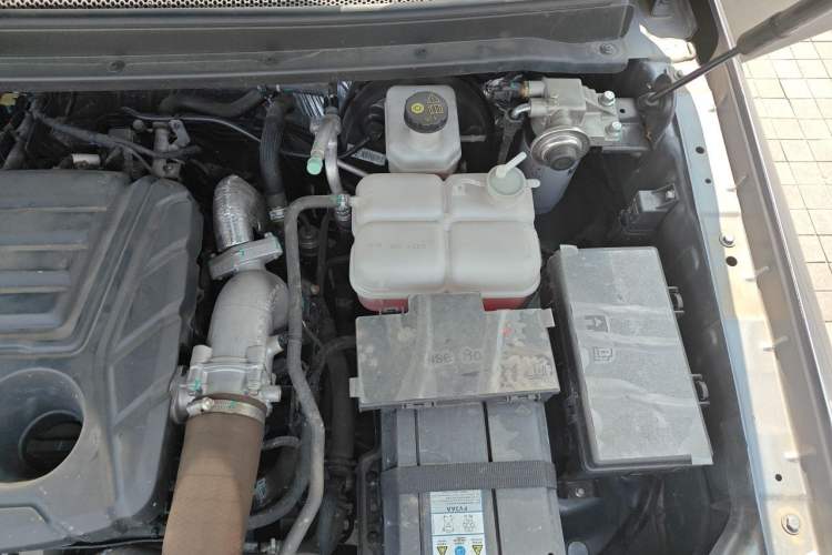 Used JMC DaDao 2023 All-Win 2.3T Diesel Automatic 4x4 Long-Wheelbase Comfort Edition Engine Bay Left
