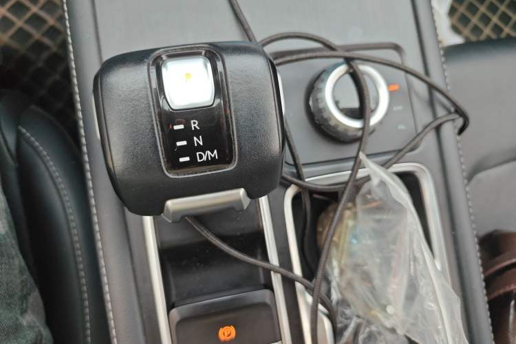 Used JMC DaDao 2023 All-Win 2.3T Diesel Automatic 4x4 Long-Wheelbase Comfort Edition Gear Lever