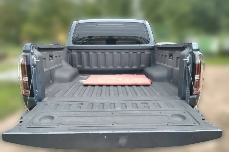 Used JMC DaDao 2023 Chasing Light 2.3T Diesel Automatic 2WD Standard-Wheel Enjoyment Model Trunk