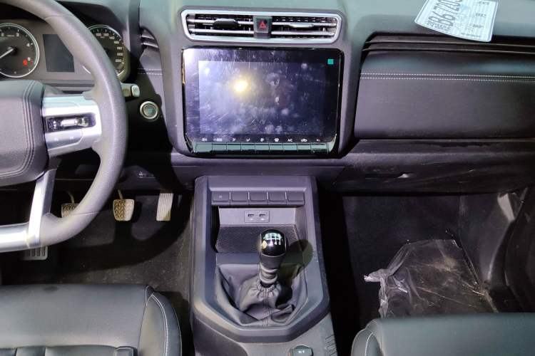 Used JMC DaDao 2023 All-Purpose 2.3T Diesel Manual Two-Wheel Drive Long-Wheelbase Comfort Edition Audio And AC Panel