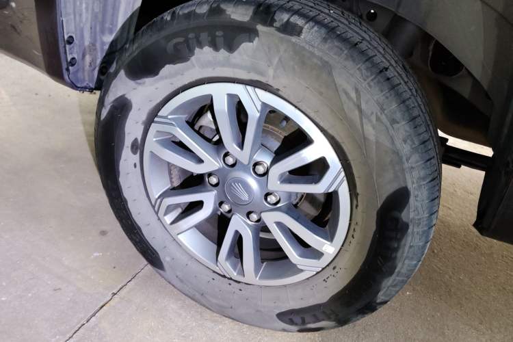 Used JMC DaDao 2023 All-Purpose 2.3T Diesel Manual Two-Wheel Drive Long-Wheelbase Comfort Edition Right Rear Wheel Hub