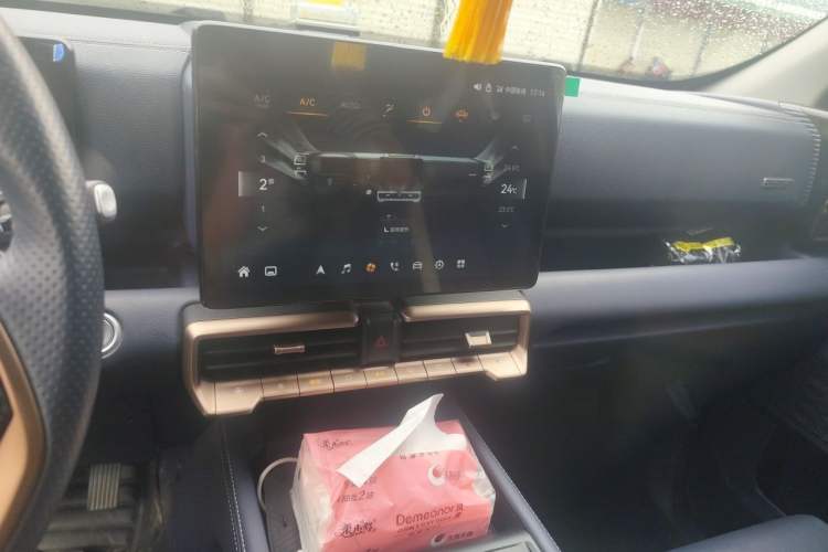 Used JMC DaDao 2023 Pursuer 2.3T Diesel Automatic 4x4 Standard-Wheel Prestige Model Audio And AC Panel