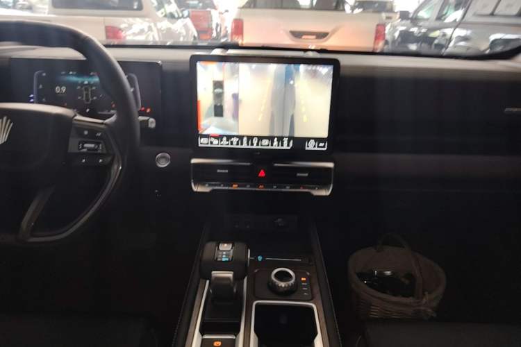 Used JMC DaDao 2023 Chasing Light 2.3T Gasoline Automatic 4x4 Standard-Wheel Enjoyment Model Audio And AC Panel