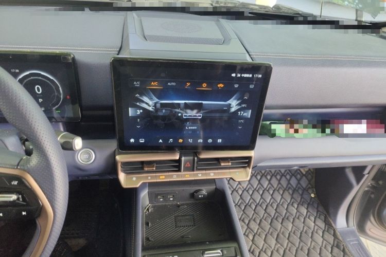 Used JMC DaDao 2023 Pursuer 2.3T Diesel Automatic 4x4 Standard-Wheel Prestige Model Audio And AC Panel