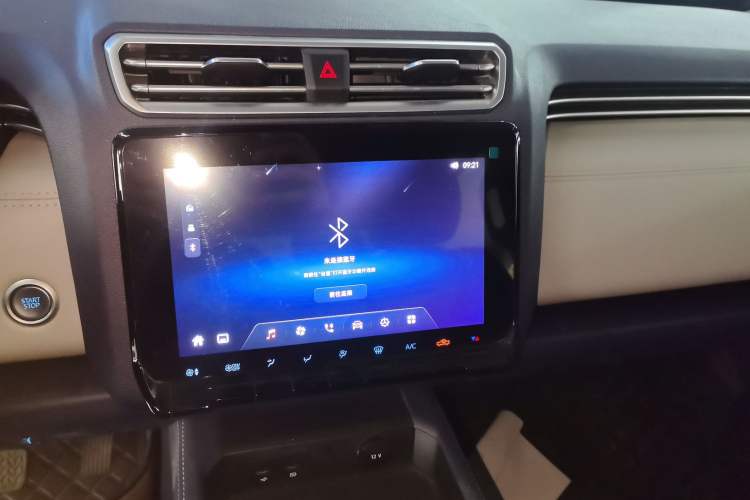 Used JMC DaDao 2023 All-Win 2.3T Diesel Automatic 4x4 Long-Wheelbase Comfort Edition Audio And AC Panel