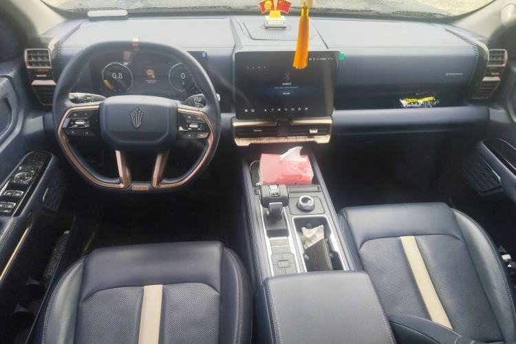Used JMC DaDao 2023 Pursuer 2.3T Diesel Automatic 4x4 Standard-Wheel Prestige Model Center Console