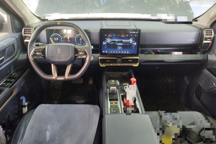 Used JMC DaDao 2023 Pursuer 2.3T Diesel Automatic 4x4 Standard-Wheel Prestige Model Center Console