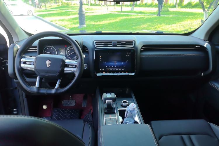 Used JMC DaDao 2023 All-Win 2.3T Diesel Automatic 4x4 Long-Wheelbase Comfort Edition Center Console