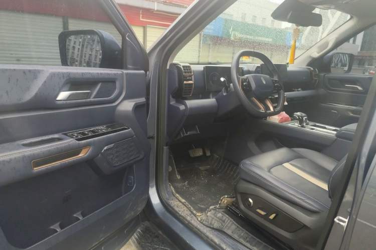 Used JMC DaDao 2023 Pursuer 2.3T Diesel Automatic 4x4 Standard-Wheel Prestige Model Driver Seat