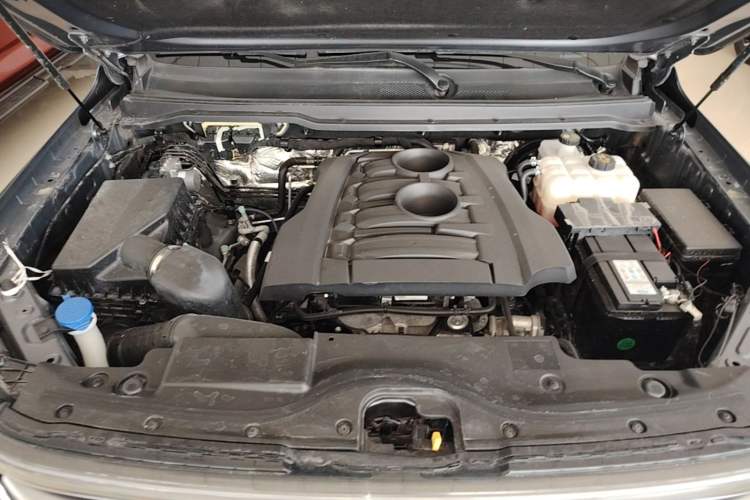 Used JMC DaDao 2023 Chasing Light 2.3T Gasoline Automatic 4x4 Standard-Wheel Enjoyment Model Engine Bay