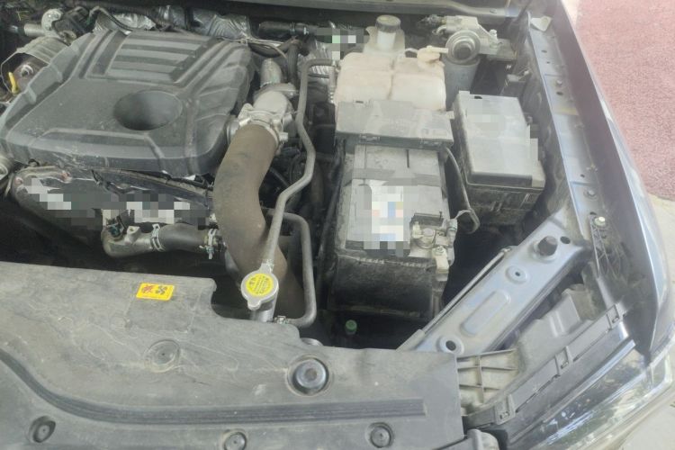 Used JMC DaDao 2023 Pursuer 2.3T Diesel Automatic 4x4 Standard-Wheel Prestige Model Engine Bay Left