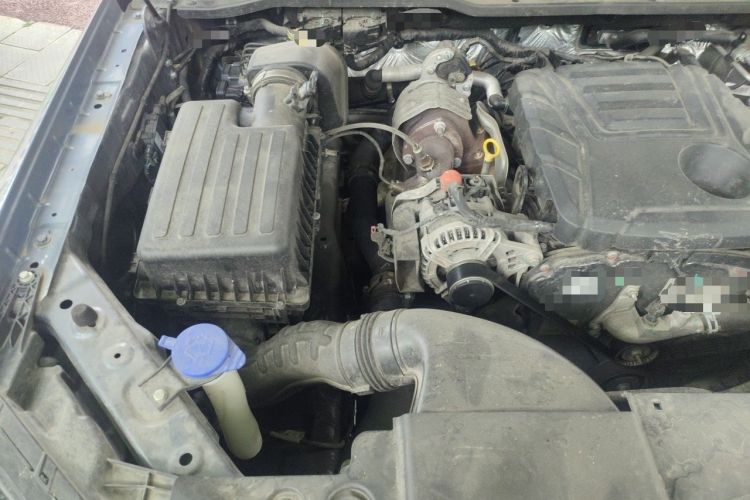 Used JMC DaDao 2023 Pursuer 2.3T Diesel Automatic 4x4 Standard-Wheel Prestige Model Engine Bay Right