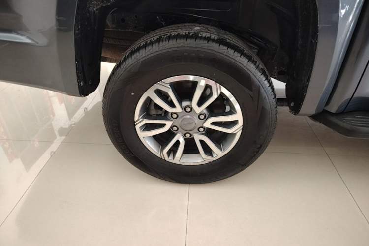 Used JMC DaDao 2023 Chasing Light 2.3T Gasoline Automatic 4x4 Standard-Wheel Enjoyment Model Exterior 5