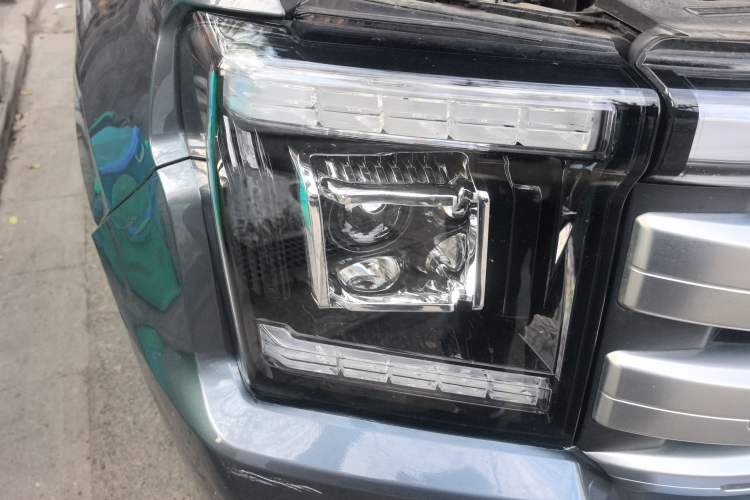 Used JMC DaDao 2023 Pursuer 2.3T Diesel Automatic 4x4 Standard-Wheel Prestige Model Exterior 6