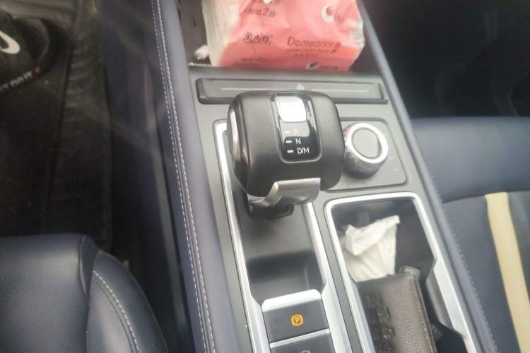 Used JMC DaDao 2023 Pursuer 2.3T Diesel Automatic 4x4 Standard-Wheel Prestige Model Gear Lever