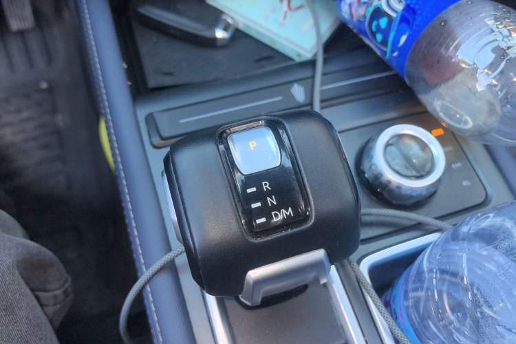 Used JMC DaDao 2023 Pursuer 2.3T Diesel Automatic 4x4 Standard-Wheel Prestige Model Gear Lever