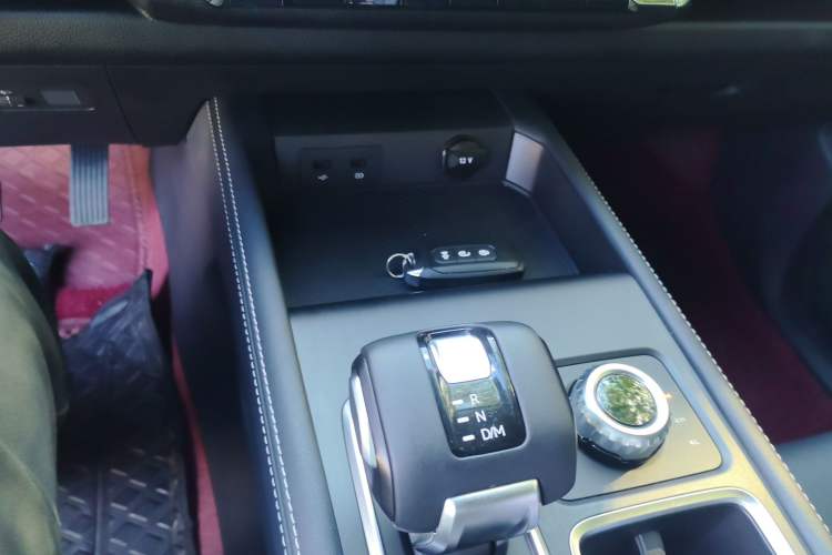 Used JMC DaDao 2023 All-Win 2.3T Diesel Automatic 4x4 Long-Wheelbase Comfort Edition Gear Lever