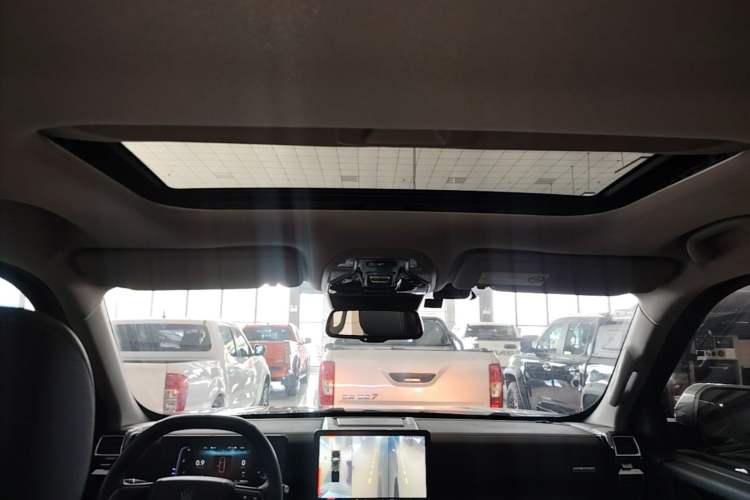Used JMC DaDao 2023 Chasing Light 2.3T Gasoline Automatic 4x4 Standard-Wheel Enjoyment Model Headliner