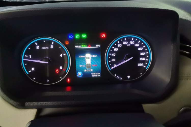 Used JMC DaDao 2023 All-Win 2.3T Diesel Automatic 4x4 Long-Wheelbase Comfort Edition Instrument Cluster