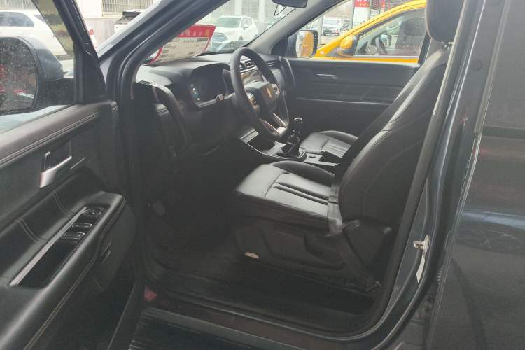 Used JMC DaDao 2023 All-Purpose 2.3T Diesel Manual 4x4 Long-Wheelbase Comfort Edition Interior 1