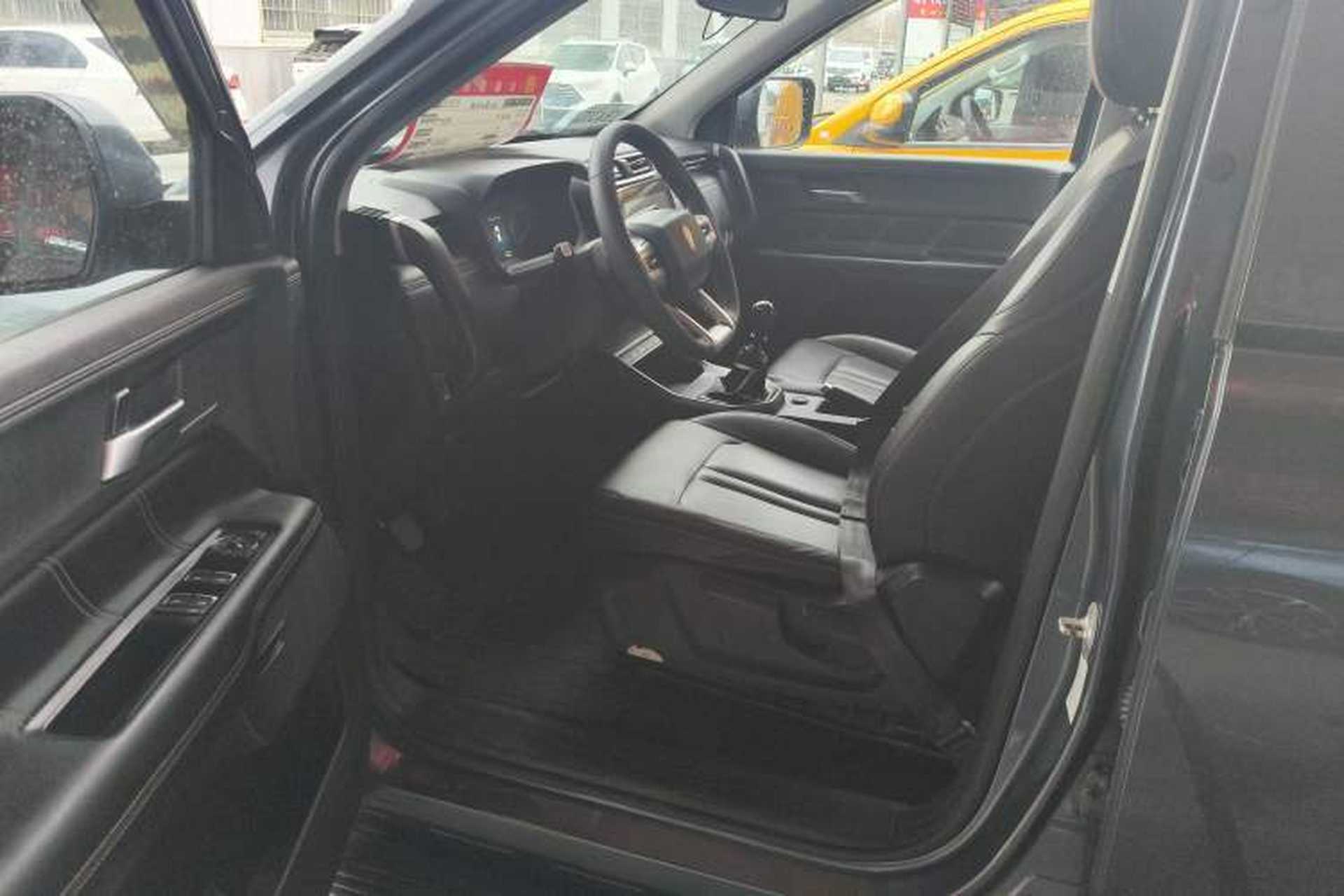 Used JMC DaDao 2023 All-Purpose 2.3T Diesel Manual 4x4 Long-Wheelbase Comfort Edition Interior 1