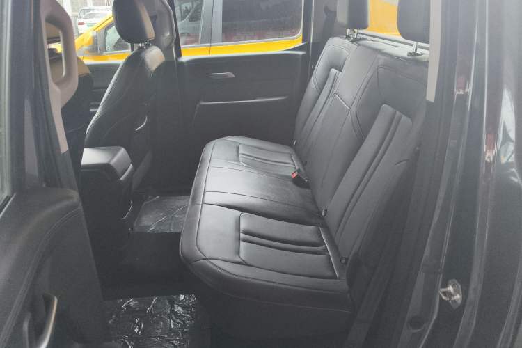 Used JMC DaDao 2023 All-Purpose 2.3T Diesel Manual 4x4 Long-Wheelbase Comfort Edition Interior 2