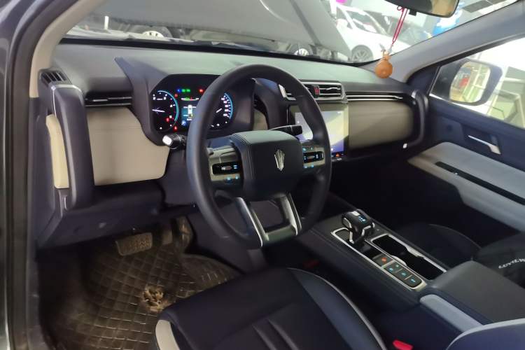 Used JMC DaDao 2023 All-Win 2.3T Diesel Automatic 4x4 Long-Wheelbase Comfort Edition Interior 2
