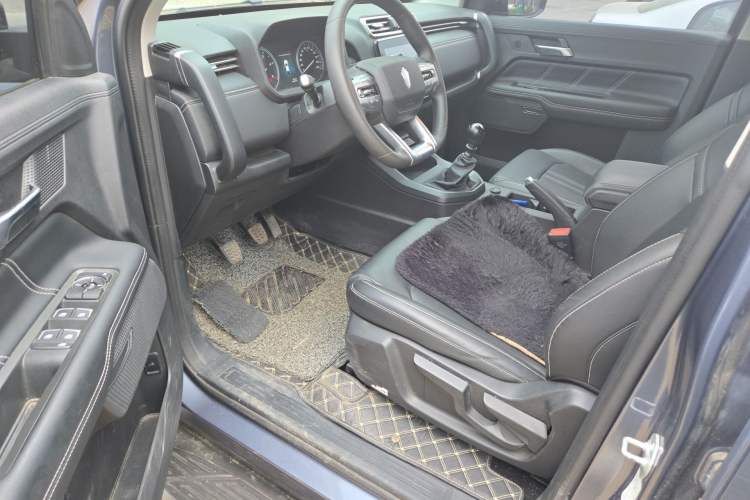 Used JMC DaDao 2023 All-Purpose 2.3T Diesel Manual Two-Wheel Drive Standard-Wheelbase Comfort Edition Interior 3