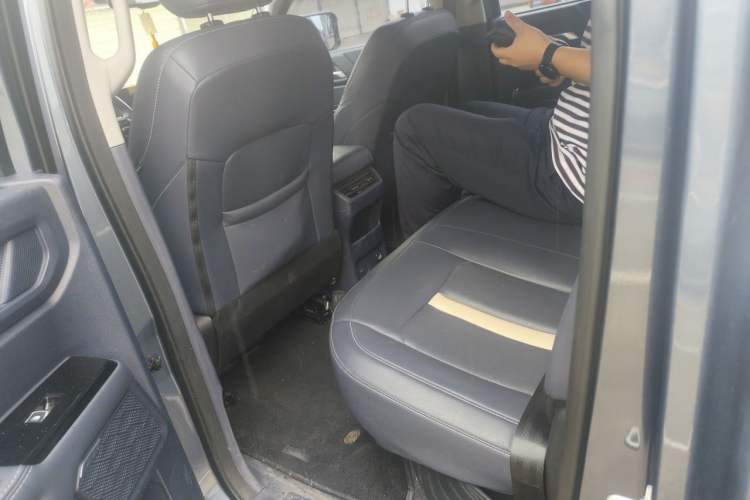 Used JMC DaDao 2023 Pursuer 2.3T Diesel Automatic 4x4 Standard-Wheel Prestige Model Left Rear Seat