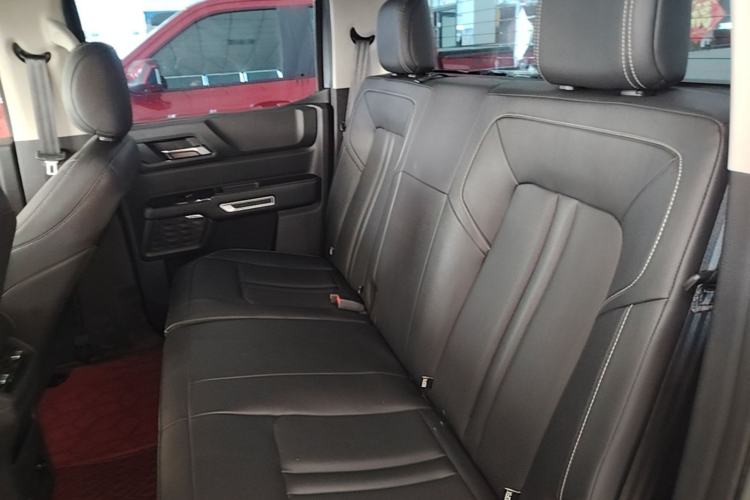 Used JMC DaDao 2023 Chasing Light 2.3T Gasoline Automatic 4x4 Standard-Wheel Enjoyment Model Left Rear Seat
