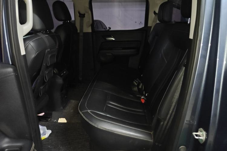 Used JMC DaDao 2023 All-rounder 2.3T Diesel Automatic 2WD Long-Wheelbase Comfort Edition Left Rear Seat