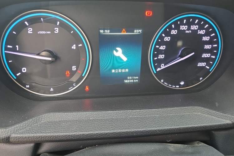 Used JMC DaDao 2023 All-Purpose 2.3T Diesel Manual Two-Wheel Drive Standard-Wheelbase Comfort Edition Odometer Close Up
